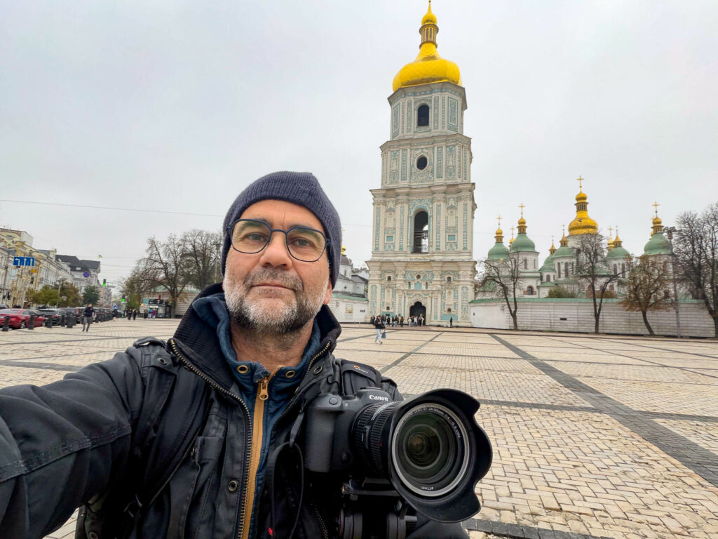 Christophe Beyssier lors d'un reportage en Ukraine, pour la réalisation du filme documentaire Ukraine : La vie malgré tout.